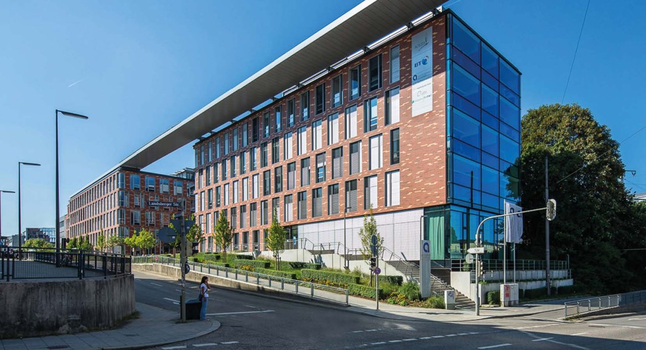 Außenansicht   – GSK München – Referenz Nutz Elektrotechnik GmbH & Co. KG